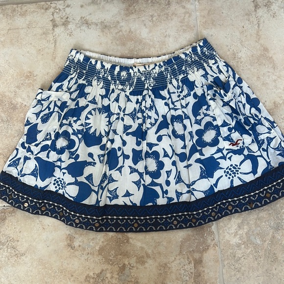 Mini Hollister Skirt. Cotton.  Juniors. M 
L 14 inches and waist 26 inches. - Picture 1 of 9